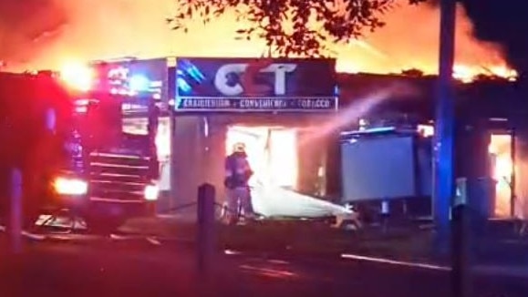 Fire at Craigieburn tobacco CCT SHOP. Source: TikTok/happybo14,