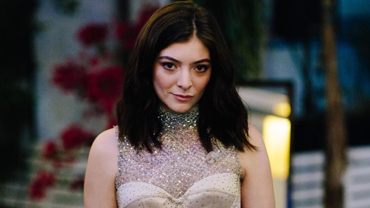 Lorde Solar Power: Singer shares cheeky bare bum snap to ...