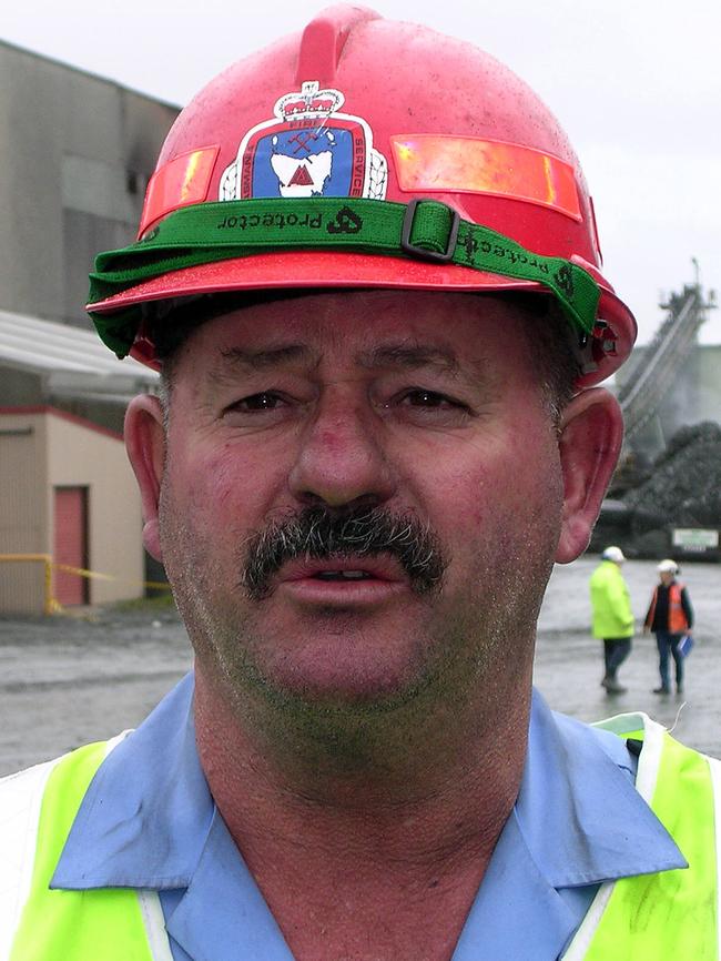 Tasmania Fire Service district officer Rob Deverell.