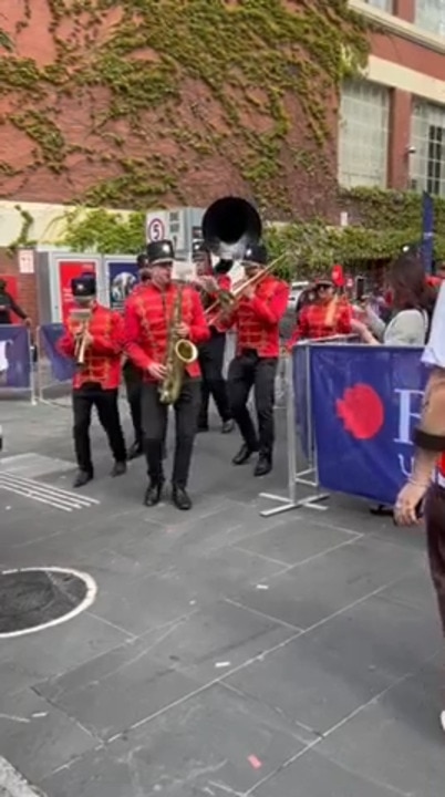 Thousands of RMIT students celebrated in graduation parade