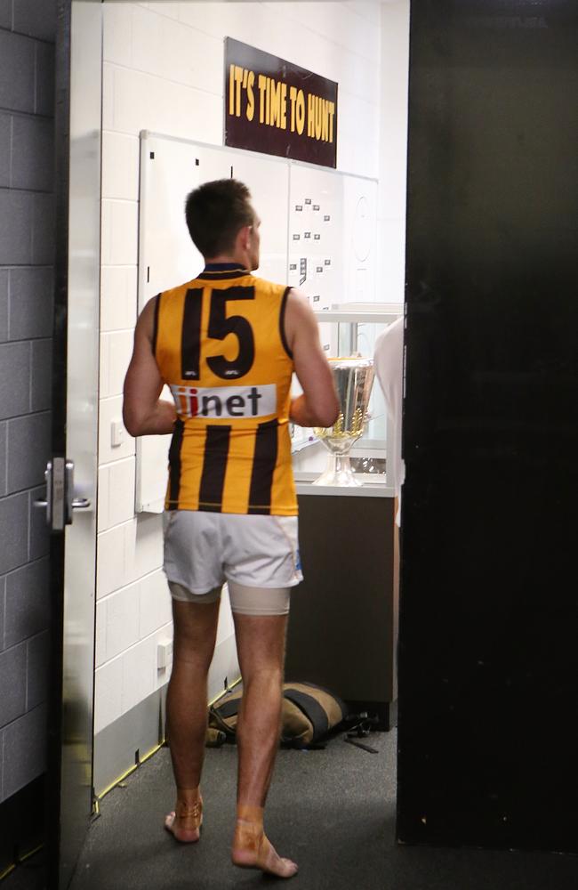 Luke Hodge walks into the coach’s room with "It’s time to hunt" on the whiteboard. Picture: Wayne Ludbey