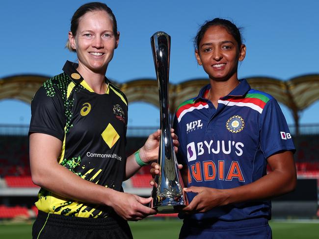 GOLD COAST, AUSTRALIA - OCTOBER 06: Meg Lanning of Australia and Harmanpreet Kaur of India pose with the series trophy during a Women's International T20 series media opportunity at Metricon Stadium on October 06, 2021 in Gold Coast, Australia. (Photo by Chris Hyde/Getty Images)