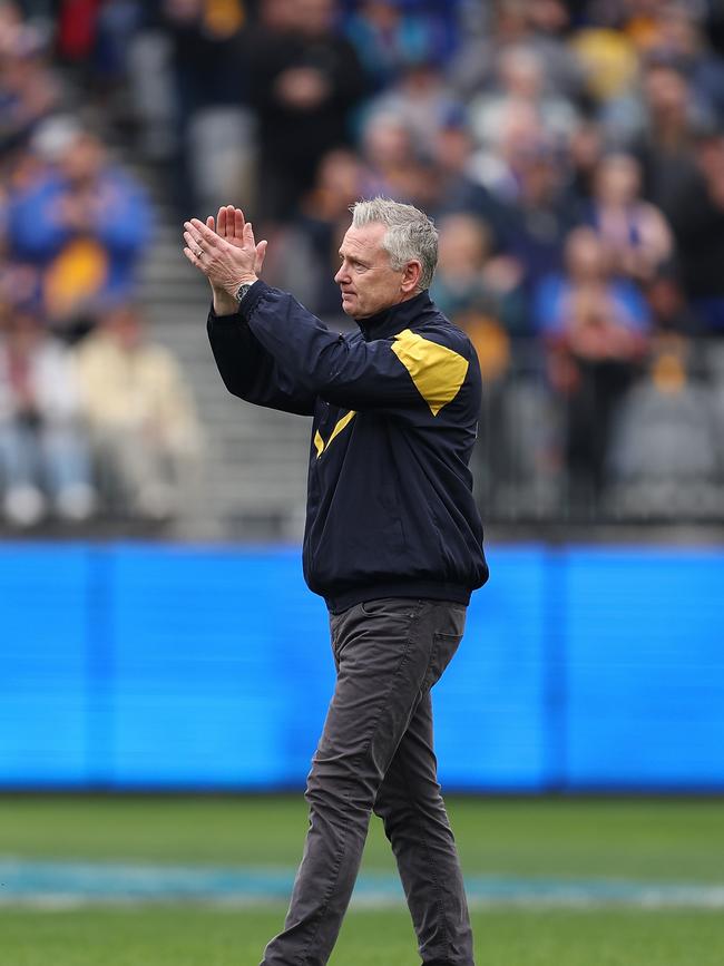 Simmo thanks the Eagles faithful. (Photo by Paul Kane/Getty Images)