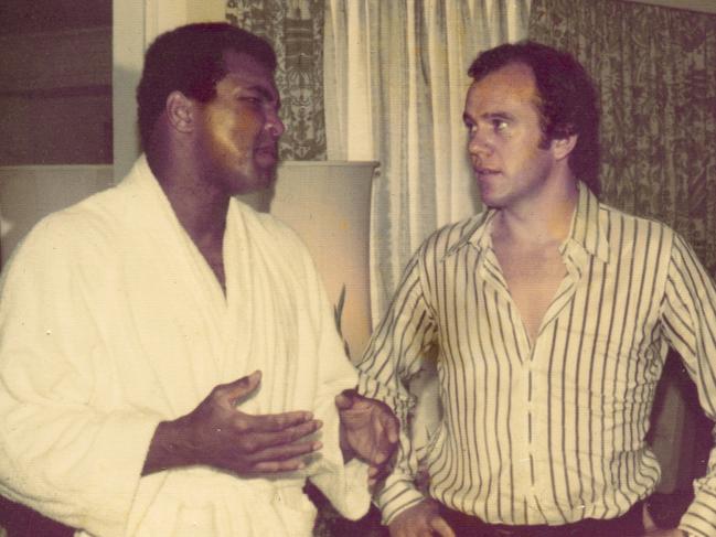 Muhammad Ali with Sunday Night journalist Mike Willesee. Picture: Supplied/Seven.