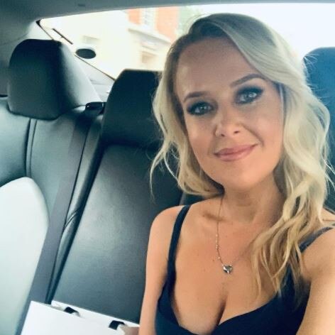 Kinda Sorta Dating host Jana Hocking admits she’s added a filter to her dating profile photos before. Picture: Instagram/Jana Hocking.