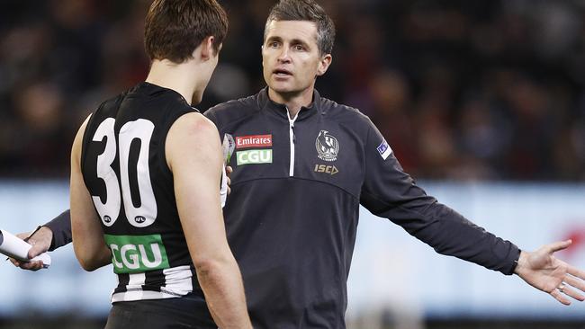 MELBOURNE, AUSTRALIA - AUGUST 23: Magpies assistant coach Justin Longmuir (R) speaks with Darcy Moore of the Magpies during the round 23 AFL match between the Collingwood Magpies and the Essendon Bombers at Melbourne Cricket Ground on August 23, 2019 in Melbourne, Australia. (Photo by Daniel Pockett/Getty Images)