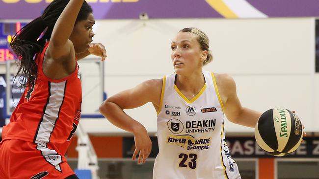 Maddie Garrick in action for the Melbourne Boomers against the Perth Lynx in the WNBL Picture Yuri Kouzmin