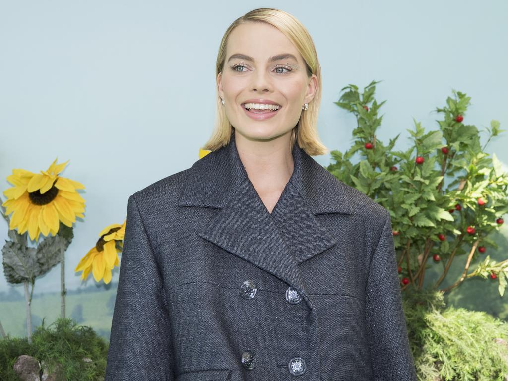 Margot Robbie Hoodlum Entertainment Co Producing Shakespearean Tv