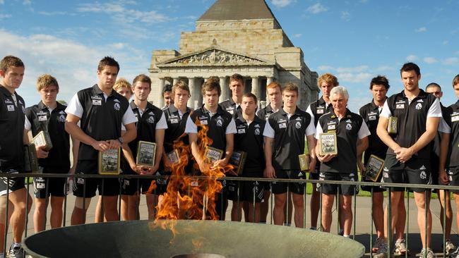 Mick Malthouse with his Collingwood players at the Shrine of Remembrance.