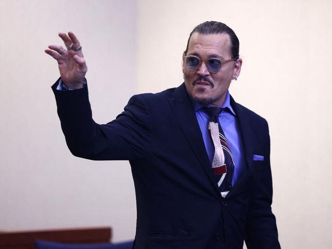 US actor Johnny Depp waves o fans as he leaves court on May 5, 2022. Picture: Jim Lo Scalzo / AFP.