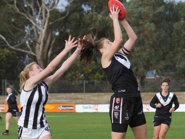 Kelly Barltrop marks for the Blacks in last season’s division one grand final against Salisbury. Picture: Hannah Rexx.