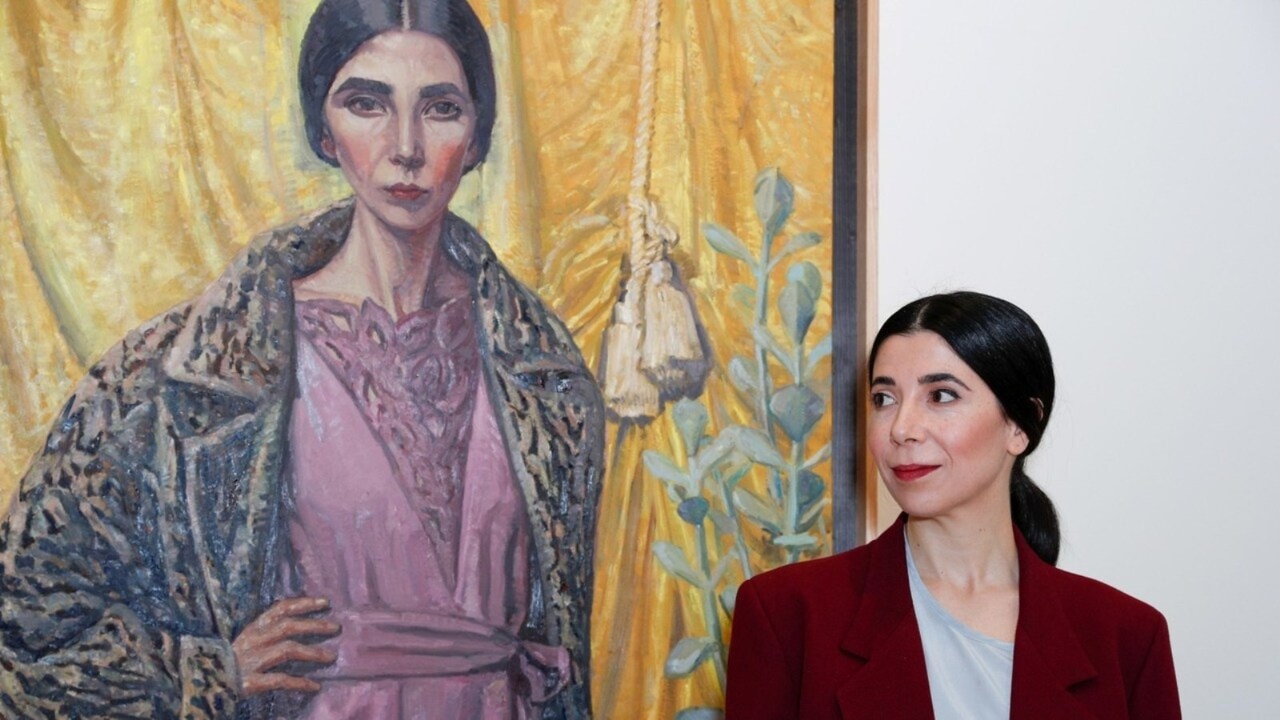 Archibald Prize winner surprised with phone call from Jacinda Ardern