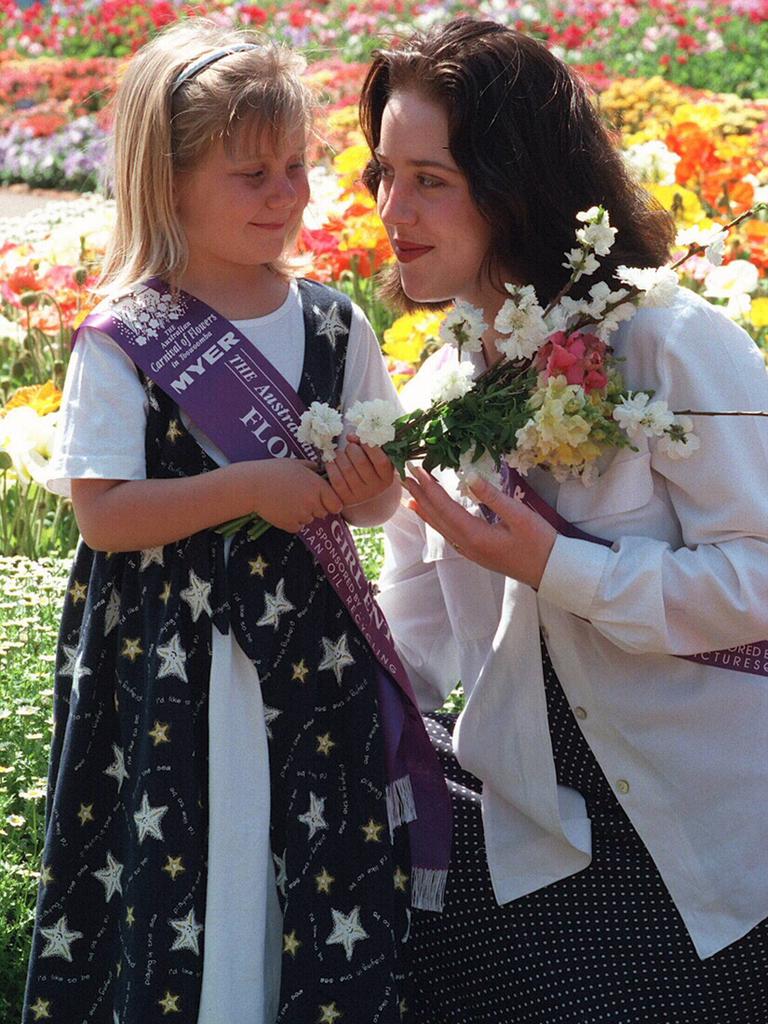 17 Sept 1997 Pic Philip/Norrish Toowoomba Carnival of Flowers Quest Entrants. Flower Girl Entrant Elley Marshall (5) and Queen Entrant Priscilla Wright (20)... headshot children qld beauty contests flowers blooms