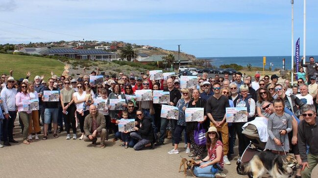 More than 200 people attended a community meeting to save the Hallett Cove boardwalk. Picture: Amanda Rishworth MP