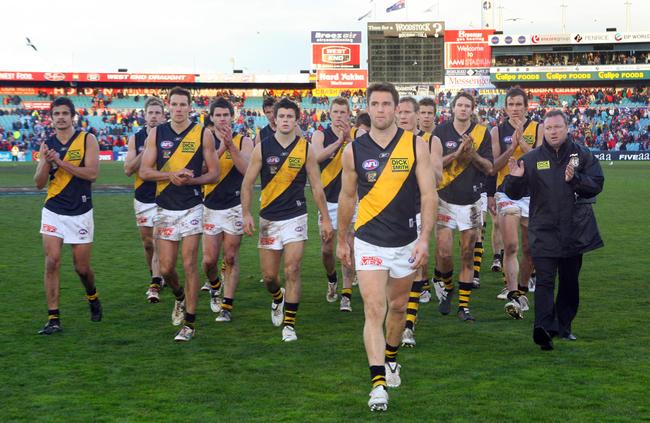 10/08/2008 Adelaide Crows v Richmond at AAMI Stadium. Joel Bowden leads the Tigers off Football Park in Adelaide after his 250th match. Picture: Calum Robertson.