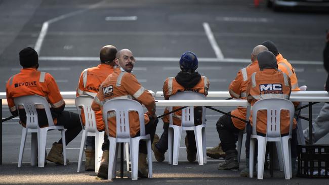 Construction workers set up an outdoor break room on the intersection of A'Beckett and Elizabeth St in central Melbourne on Friday. Picture: NCA NewsWire/Andrew Henshaw