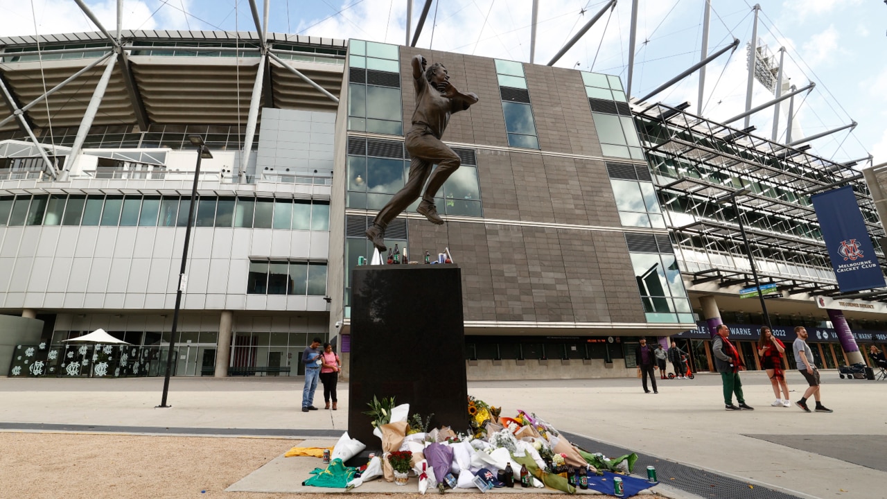 Cricket fans pay tribute to Shane Warne