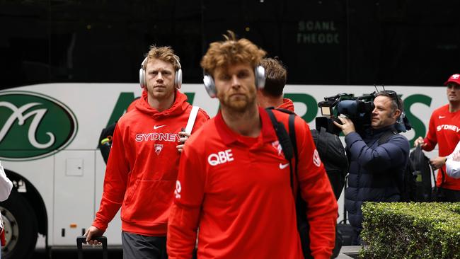 Callum Mills, Dane Rampe and the Sydney Swans arrive into Melbourne on September 26, 2024 ahead of the AFL Grand Final this week against the Brisbane Lions at the MCG. Photo by Phil Hillyard (Image Supplied for Editorial Use only – **NO ON SALES** – Â©Phil Hillyard )