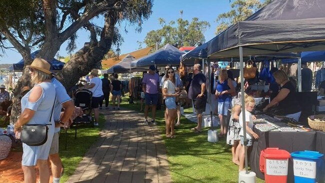 Coffin Bay plays host to the BAMM Beach Art Music Markets multiple times, per year hosted by the Coffin Bay Progress Association