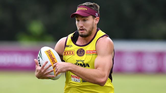 Brisbane Broncos player Corey Oates runs with the ball during a team training session ahead of Week 1 of the NRL Finals Series at Clive Berghofer Field in Brisbane, Thursday, September 6, 2018. The Brisbane Broncos face the St George-Illawarra Dragons in an Elimination Final at Suncorp Stadium on Sunday. (AAP Image/Darren England) NO ARCHIVING