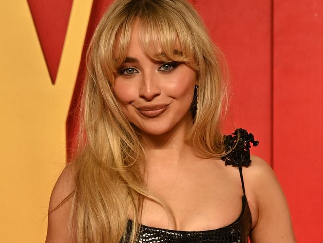 BEVERLY HILLS, CALIFORNIA - MARCH 10: Sabrina Carpenter attends the 2024 Vanity Fair Oscar Party Hosted By Radhika Jones at Wallis Annenberg Center for the Performing Arts on March 10, 2024 in Beverly Hills, California. (Photo by Jon Kopaloff/Getty Images for Vanity Fair)