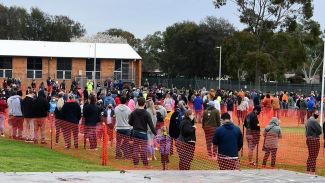 People wait in line to receive their Covid-19 vaccines at Pioneer Park in Dubbo. (Picture: Belinda Soole/Getty Images)