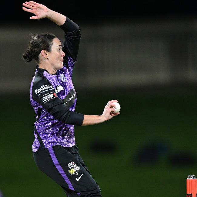 HOBART, AUSTRALIA - OCTOBER 28: Heather Graham of the Hurricanes bowls during the WBBL match between Hobart Hurricanes and Sydney Thunder at Blundstone Arena on October 28, 2024, in Hobart, Australia. (Photo by Steve Bell/Getty Images)