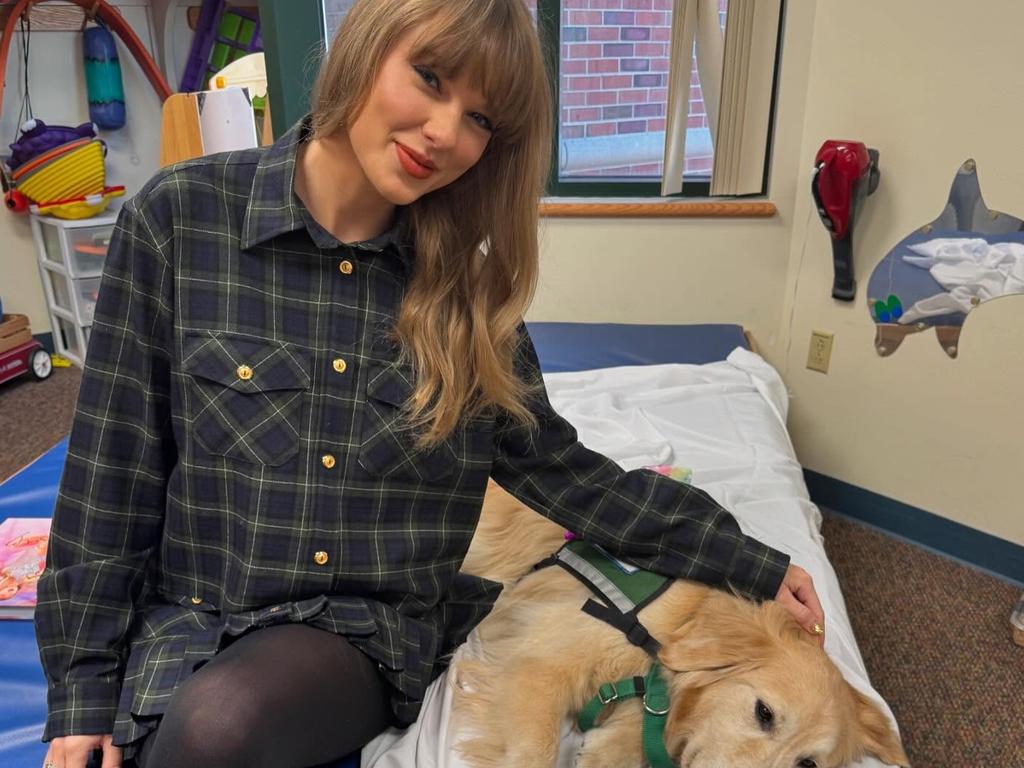 Taylor Swift visited a dog hospital in Kansas the day before her birthday. Picture: tailsofkcfacilitydogs_/Instagram