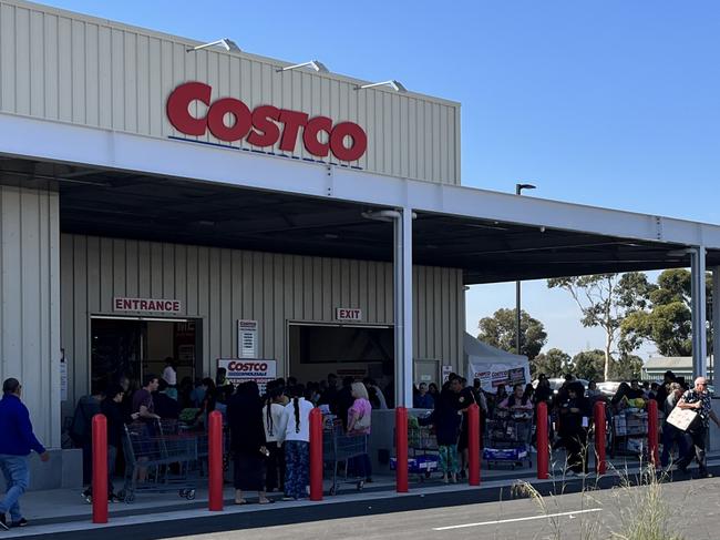 April 9 2025. Thousands of members flock to Costco's new 16,000sqm warehouse in Ardeer. Picture: Grace Frost