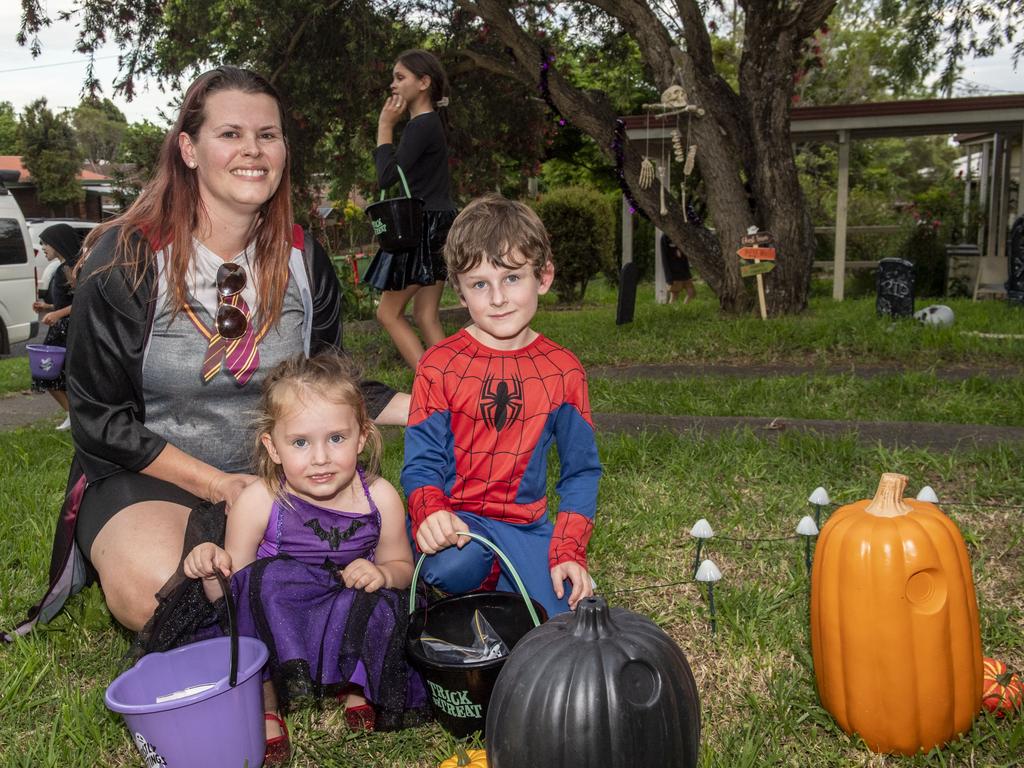 (from left) Jasmine, Scarlett and Chester McAdam visit the Halloween display of Tiffany Crosbie. Monday, October 31, 2022. Picture: Nev Madsen.