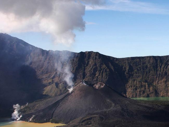 A view of Mount Rinjani, also known as Gunung Rinjani, is seen on May 19, 2009 in Lombok, West Nusa Tenggara Province, Indonesia. The volcano's crater lake is known as Segara Anak. (Photo by Ulet Ifansasti/Getty Images) active volcano. Mt Baru