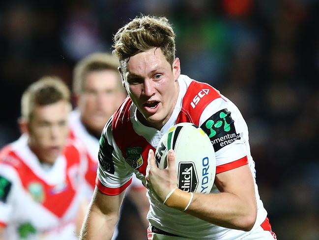 HAMILTON, NEW ZEALAND - MAY 19:  Kurt Mann of the Dragons makes a break during the round 11 NRL match between the New Zealand Warriors and the St George Illawarra Dragons at Waikato Stadium on May 19, 2017 in Hamilton, New Zealand.  (Photo by Hannah Peters/Getty Images)