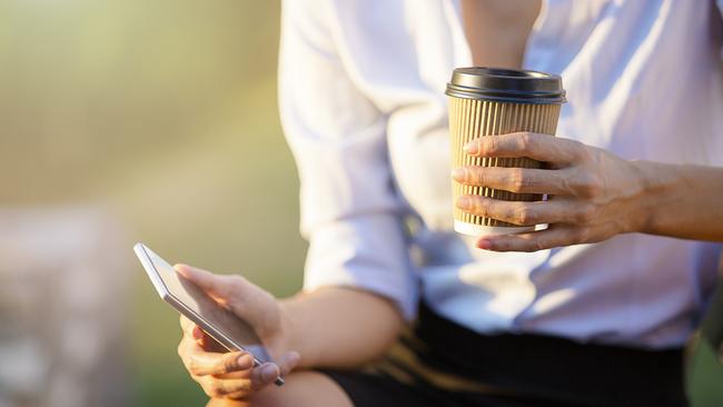 Environmental groups are pushing Victoria to ban disposable coffee cups and lids.