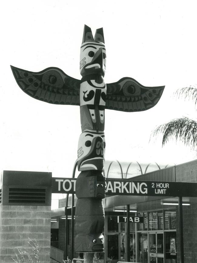 A totem pole at the Totem Shopping Centre at Balgowlah in 1979. Photo Northern Beaches Library