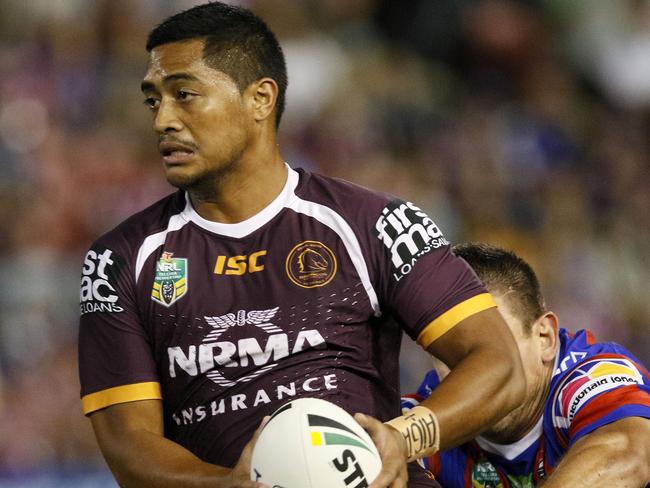 Anthony Milford of the Broncos looks to kick during the Round 5 NRL match between the Newcastle Knights and the Brisbane Broncos at McDonald Jones Stadium in Newcastle, Saturday, April 7, 2018. (AAP Image/Darren Pateman) NO ARCHIVING, EDITORIAL USE ONLY