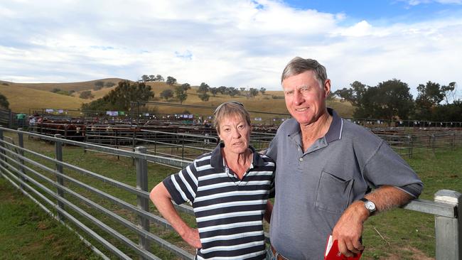 Tony and Joanne Prendergast from Tongio had the best heifer price of $1290 at Ensay. Pictures: Yuri Kouzmin