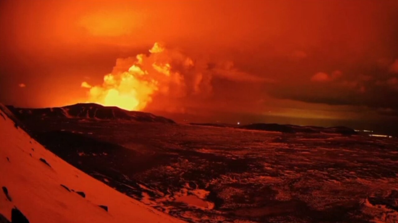 Indonesian volcano eruption triggers highest level tsunami alert with ...