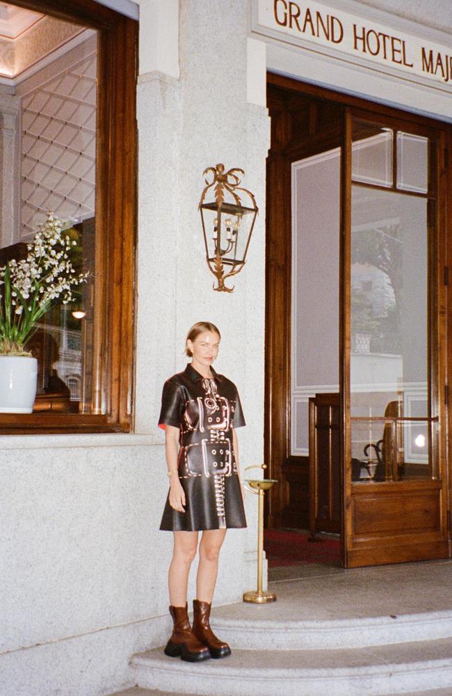 Those boot, that outfit! Five stars.