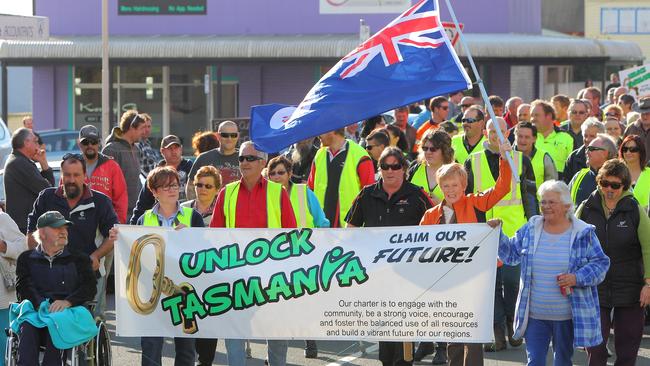 Unlock Tasmania Rally at Smithton organised within an hour in response to the Ta Ann protesters