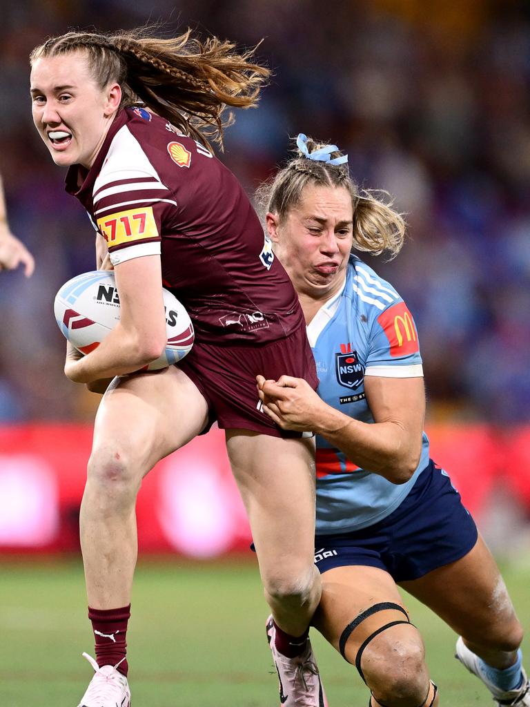 Kezie Apps drags down Tamika Upton. (Photo by Hannah Peters/Getty Images)