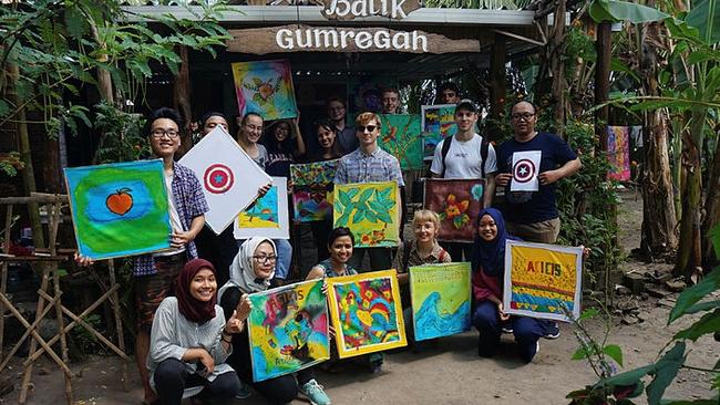 ACICIS students in Yogyakarta at the Kebon Agung Tourism Village where they learned how to make their own batik.