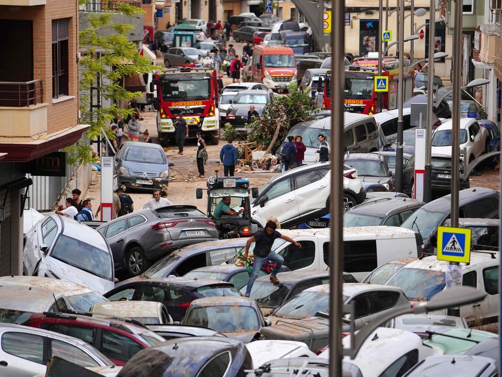 A picture taken on October 31, 2024 shows piled up cars following deadly floods in Sedavi, south of Valencia, eastern Spain. Rescuers raced on October 31, 2024 to find survivors and victims of once-in-a-generation floods in Spain that killed at least 95 people and left towns submerged in a muddy deluge with overturned cars scattered in the streets. About 1,000 troops joined police and firefighters in the grim search for bodies in the Valencia region as Spain started three days of mourning. Up to a year's rain fell in a few hours on the eastern city of Valencia and surrounding region on October 29 sending torrents of water and mud through towns and cities. (Photo by Manaure Quintero / AFP)