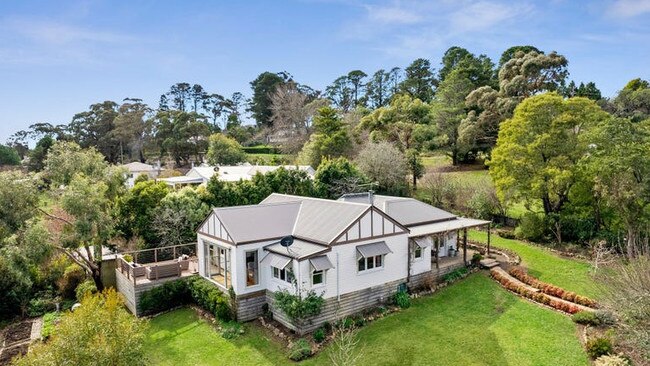 46 Ingrow Lane, Daylesford, also sold this year for $1.53m.