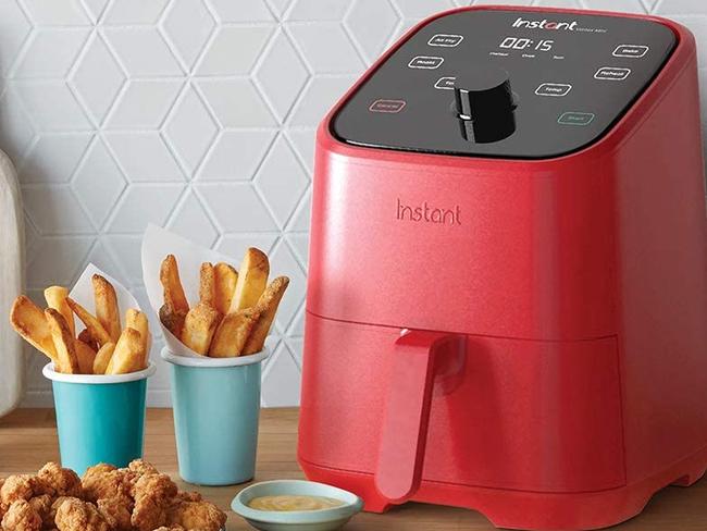 A miniature version of the classic, internet-adored Instant Pot Air Fryer is now on sale. Image: Amazon Australia.