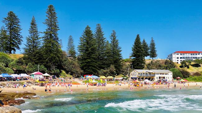 A packed Yamba Main Beach in years gone by. It is expected that regional travel may be delayed again due to low vaccination rates.