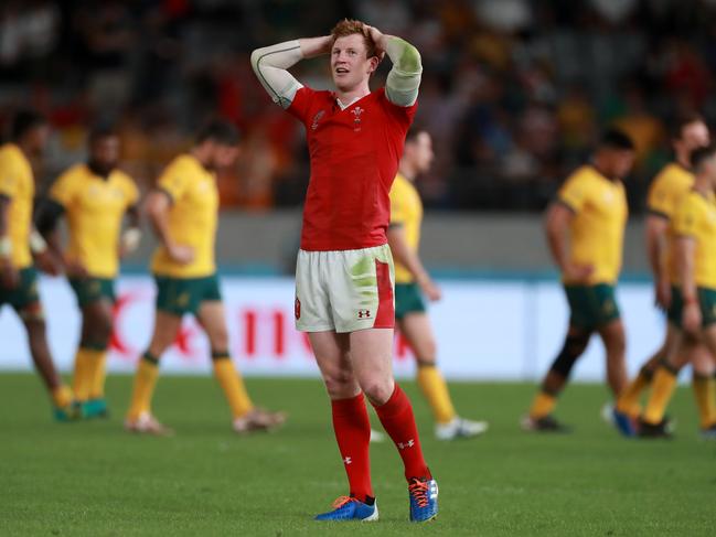 Rhys Patchell soaks up the atmosphere after the game. (Photo by David Rogers/Getty Images)