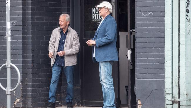 Paul Hogan and Chevy Chase have a smoko in between filming scenes for Crocodile Dundee. Picture: Jake Nowakowski