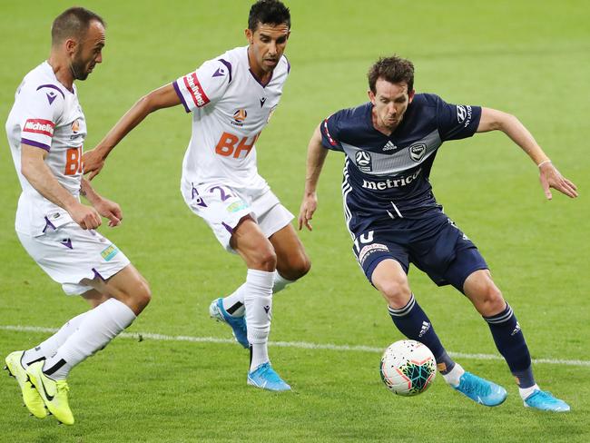 A-League soccer.  Round 8.  Melbourne Victory vs Perth Glory at AAMI Park, Melbourne. 29/11/2019.  Robbie Kruse of Melbourne Victory 1st half   . Pic: Michael Klein