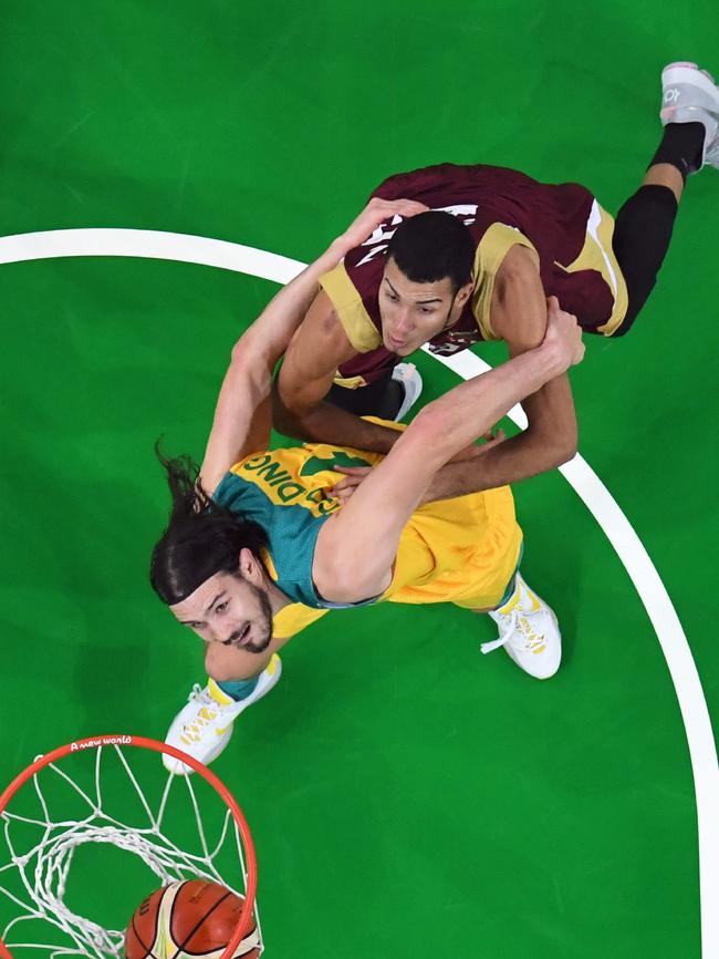 An overview shows Australia's shooting guard Chris Goulding (C) hold off Venezuela's small forward Anthony Perez during a Men's round Group A basketball match between Australia and Venezuela at the Carioca Arena 1 in Rio de Janeiro on August 14, 2016 during the Rio 2016 Olympic Games. / AFP PHOTO / Andrej ISAKOVIC