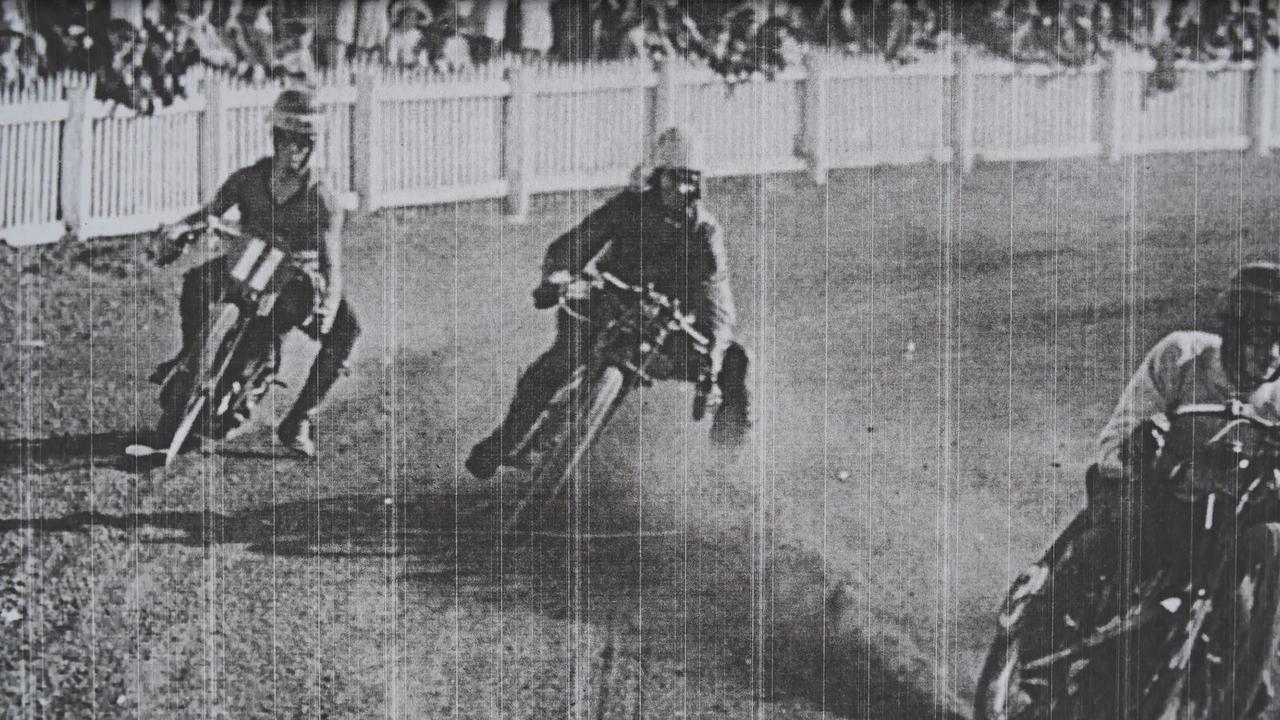 Motorbike speedway racing at Geelong's Kardinia Park in either 1927 or 1928. Photo courtesy of the Bob Gartland collection